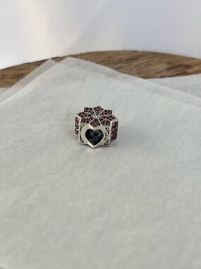Pandora Limited Edition 2016 Christmas Red Poinsettia Holiday Charm